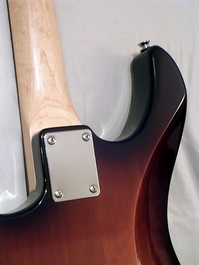 640px-Bolt_on_neck (1)