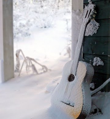 protecting your guitar from cold temperatures and weather