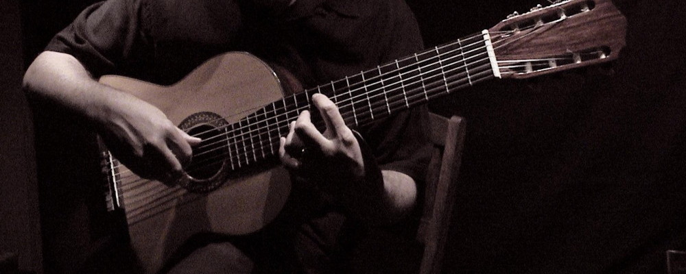 learn to play classical acoustic nylon guitr