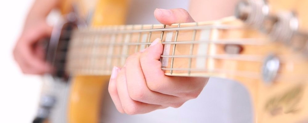 picking clean tips clear bass player tone